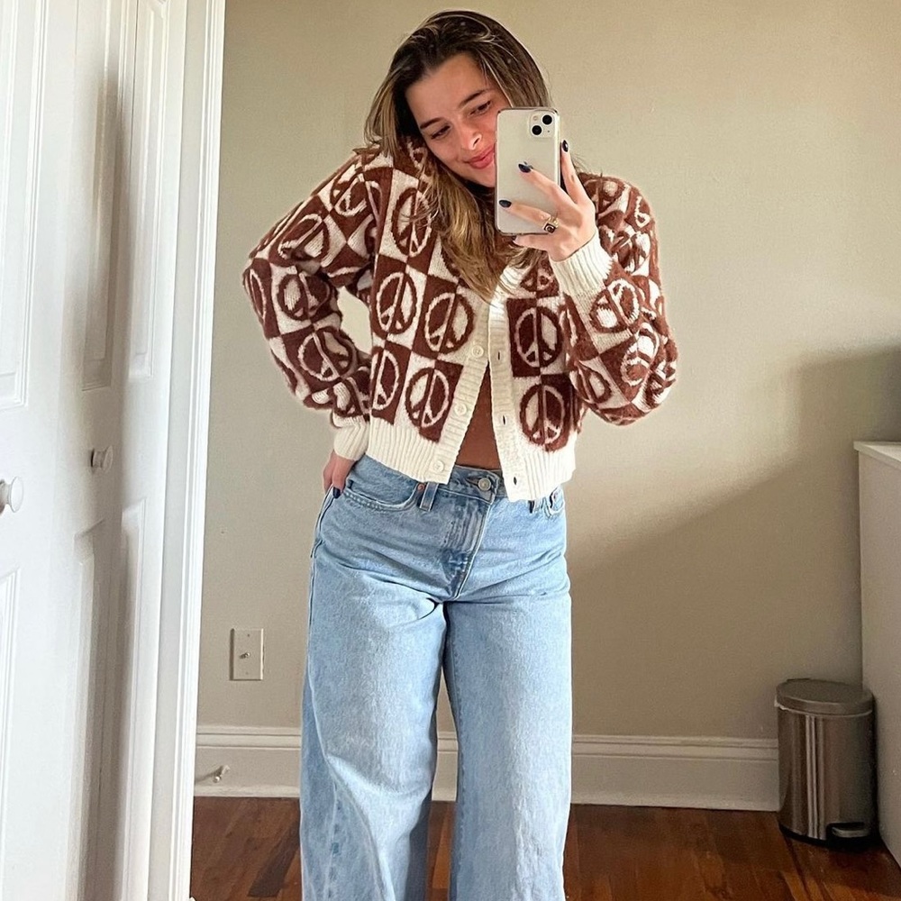 PacSun Sweater size Small. Cropped fit and very comfortable.